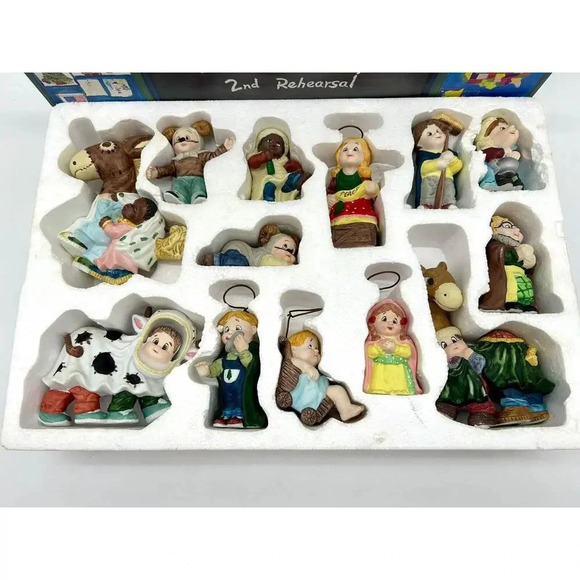 Holiday Expressions Silent Night Play 2nd Rehearsal Nativity Scene Set 12 Figure - Picture 3 of 10